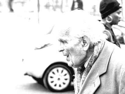 La enfermedad de Parkinson es un trastorno degenerativo del sistema nervioso central que pertenece a un grupo de afecciones conocidas como trastornos del movimiento