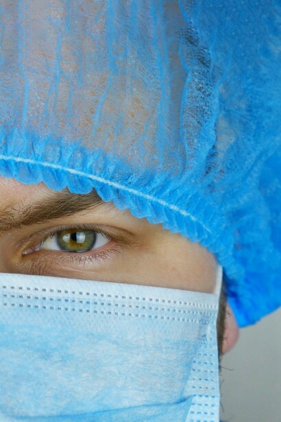 Bei vielen Menschen erkennt das angeborene Immunsystem eine Virusinfektion und stimuliert das erworbene Immunsystem