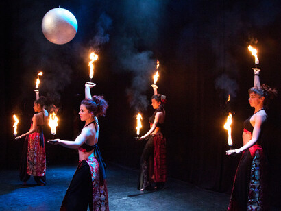 Espectáculo de danza tribal americana