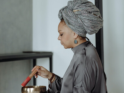 Para C. G. Jung, os arquétipos são fatores fundamentais que, em seu movimento, quando organizados na psique humana, vão auxiliando no equilíbrio emocional