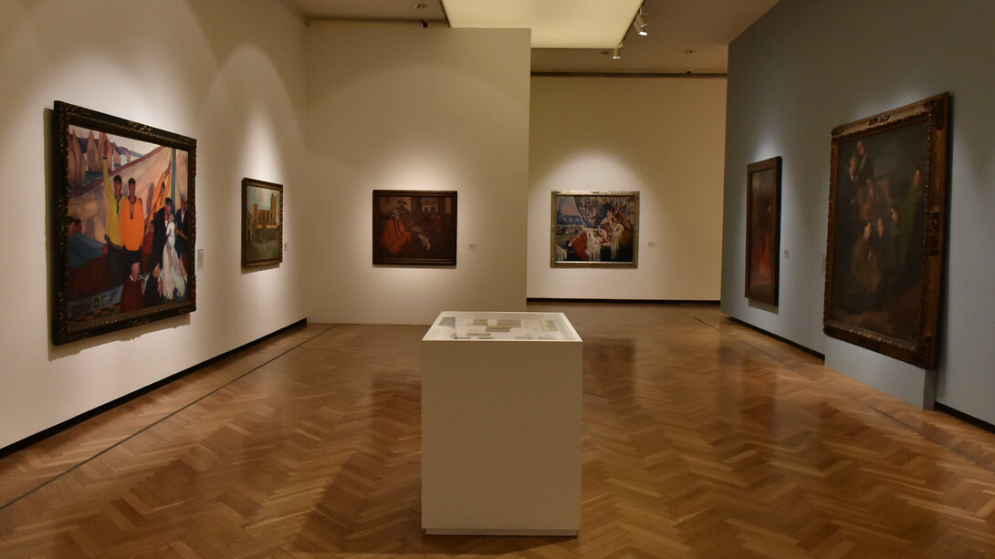 Diversos artistas, Itinerários artísticos entre a Argentina e Espanha (1880–1930), vista da exposição. Cortesia do Museo Nacional de Bellas Artes
