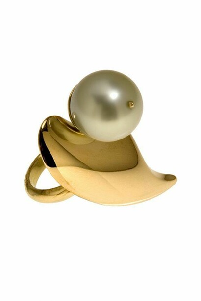 Foil, perfect cultured pearl and 18ct yellow gold ring