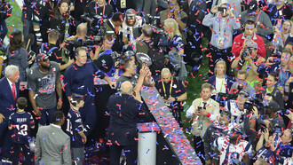 Super Bowl, Tom Brady avec Vince Lombardi © By Brian Allen, Voice of America