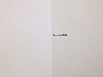 Jo-ey Tang, Patch 2015, lettres adhésives sur mur © Courtesy de l'artiste et Galerie Nathalie Obadia Paris / Bruxelles