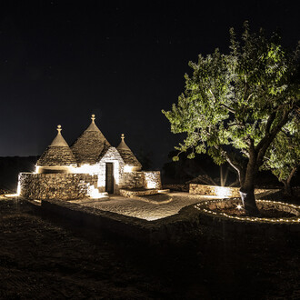 Trullo, spazio espositivo stra-ordinario, sede estiva dalla Dep Art Gallery di Milano. Courtesy of Dep Art Out