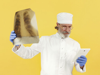 IA e medicina, applicazioni. Interazione con i sistemi di cura esistenti come le cartelle elettroniche del medico