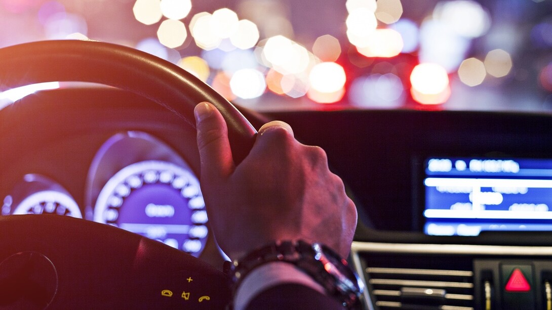 Un conductor al volante