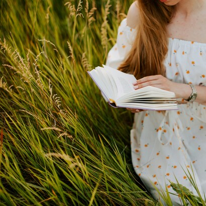 Ogni libro che scegliamo con il cuore diventa una porta silenziosa attraverso cui possiamo tornare a respirare, ritrovando parti di noi che credevamo perdute