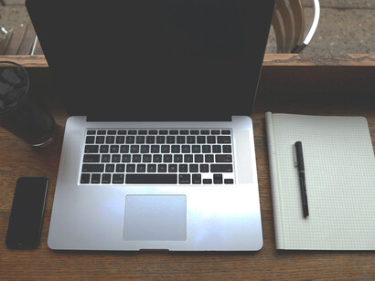 La inteligencia artificial irrumpe como herramienta potencialmente liberadora, capaz de automatizar tareas y ampliar los horizontes pedagógicos