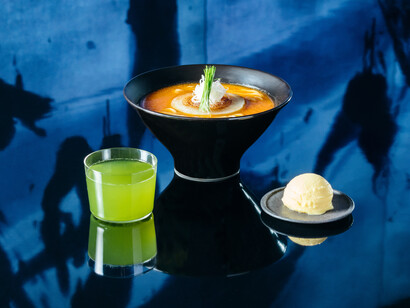 Miso Vegan Ramen set with green tea and ice cream © Vegan UZU