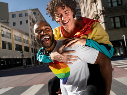 Diversas organizações LGBTIQ+, comunidades locais e urbanas, juntas de acção comunal e académicos