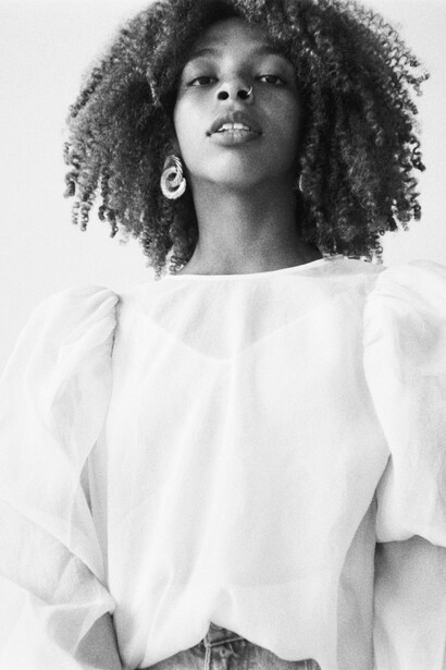 Mulher negra. A falta de uma representação fidedigna da mulher negra no cinema, cuja imagem é associada a um objeto ou recai em apresentações extremamente sexualizadas