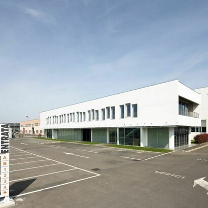 Lasa Metalli, esterno