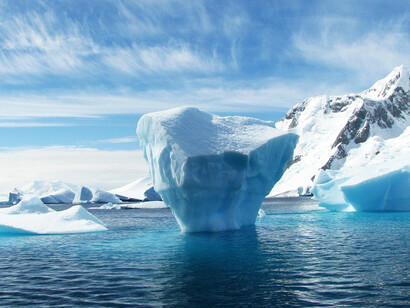 Cuando Delfina llegó, la mirada de Helena yacía en el interior de un glaciar ártico a punto de derretirse