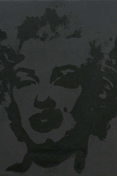 Sturtevant, Warhol Black Marilyn,
2004,
Synthetic polymer silkscreen on canvas,
40.5 x 35.5 cm,
Signed and dated,
Courtesy Estate Sturtevant, Galerie
Thaddaeus Ropac, Paris-Salzburg