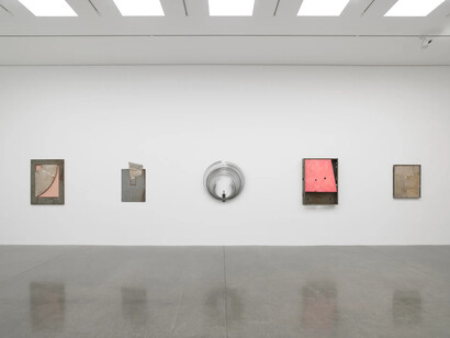 Virginia Overton, Paintings, exhibition view. Courtesy of White Cube