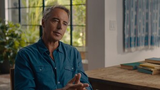 En el documental de Netflix "Vivir 100 años: Los secretos de las zonas azules", Dan Buettner recorre el mundo y descubre las consideradas zonas azules