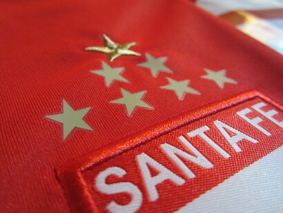 El escudo del Independiente Santa Fe
