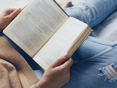 Una delle grandi ragioni per cui si legge un libro è arrivare a quello stato di torpore che ci consenta di scivolare nel sonno 