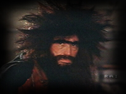 Vittorio Gassman in una scena dell'intervista con Manganelli