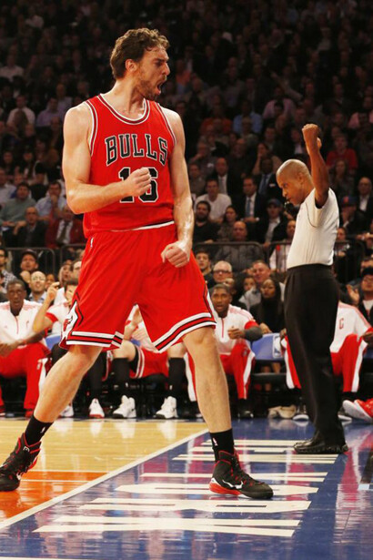 Pau Gasol celebra una canasta en el Madison Square Garden de Nueva York