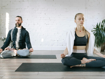 Meditar. Neste momento se percebe que a meditação pode ser nossa bússola e pode nos mostrar o caminho de volta