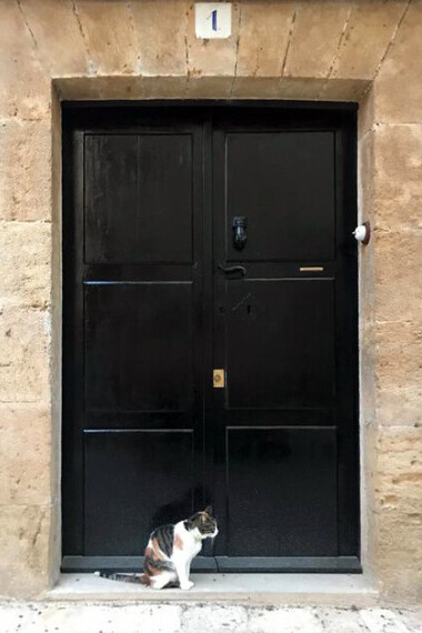 Entrada a La Casa de Belmonte, Aragón, España