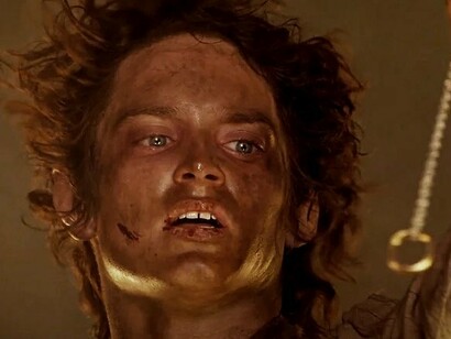 Existe uma comoção mundial em torno da trilogia que J. R. R. Tolkien criou e, apesar de não ser o gênero de livro ou filme que me desperta o interesse, eu entendo tanta gente ter se encantado pelo universo que ele inventou