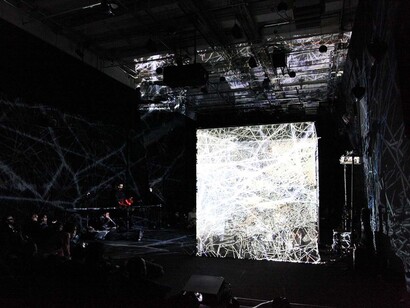 Vista de Spider’s Canvas/Arachnodrone en el Palacio de Tokio, París. Foto: Aurélie Cenno