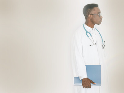 ChatGPT e i referti di laboratorio. Lo strumento è stato in grado di riconoscere tutti i test di laboratorio, evidenziare i risultati anormali e fornire una interpretazione complessiva, peraltro superficiale, non sempre corretta e, solo in alcuni casi, valutata in maniera coerente con il contesto