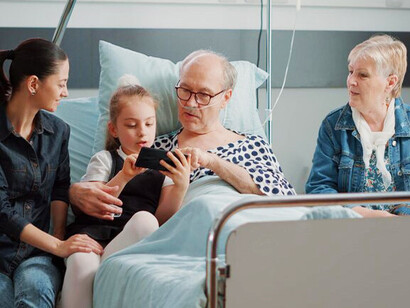 La distancia con la muerte nos aleja de uno de los momentos más importantes de la vida.
Hacer de la muerte algo normal nos permitirá vivir con intensidad y hacer de la partida un carnaval de vida en el que celebremos la fortuna de haber sido por un instante habitantes de esta amada tierra