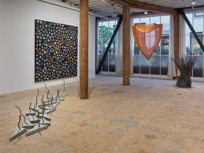 Peter Young and Maren Hassinger, Forms unbound, exhibition view. Courtesy of Gallery Wendi Norris