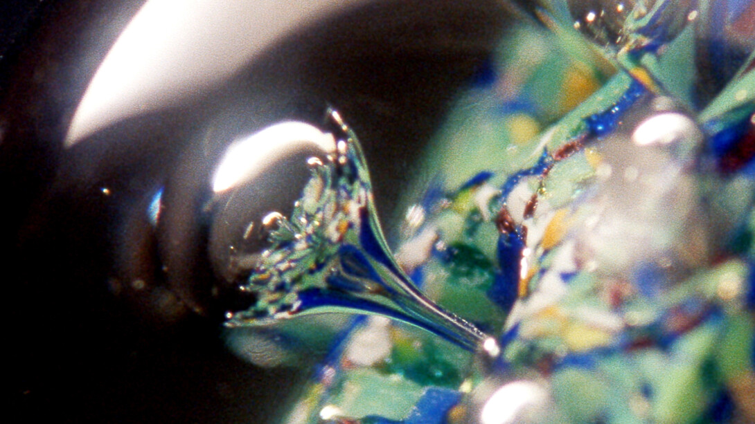 Film still from Premier rêve d'Oskar Fischinger, 2008, 16mm film transferred onto digital, colour, silent, 3.34 min. Courtesy of the artist, and galleries Balice Hertling, Hannah Hoffman and Francesca Pia