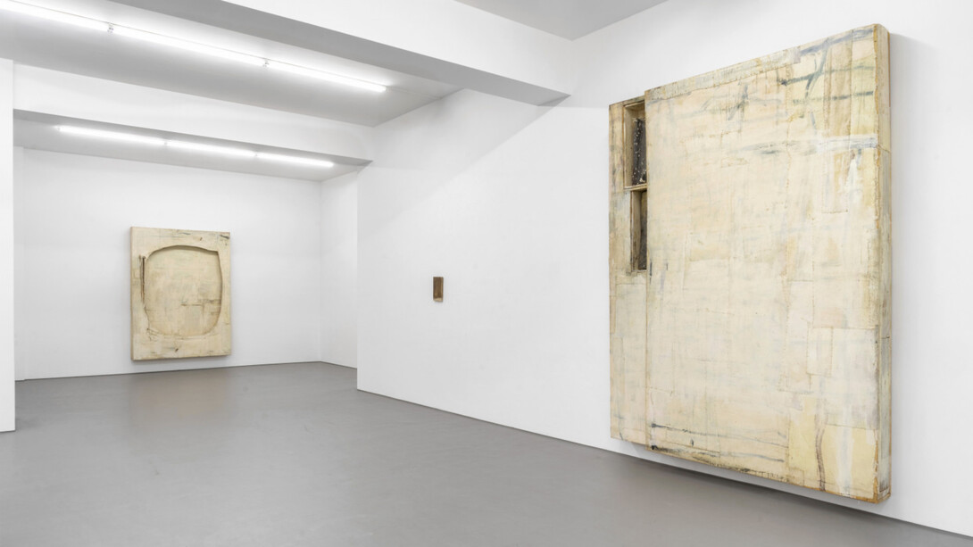 Lawrence Carroll, Frozen in time, installation view. Courtesy of Buchmann Galerie