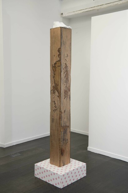 Delphine Deguislage, Je t'ai toujours aimé, 2015, panneau mdf, papier peint, multiplex, plâtre synthétique 