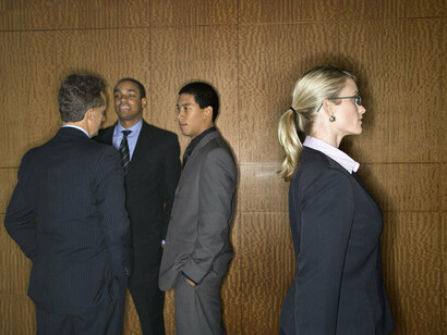 Una de las muchas formas de discriminación laboral se centra en la marginación y exclusión