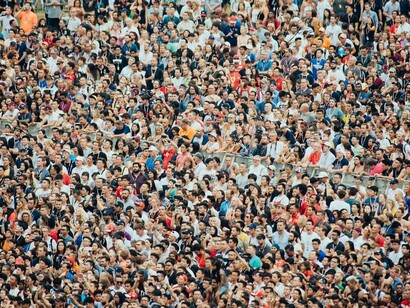 Molto spesso, l’atto del riflettere si trasforma in rimuginare che, invece di innalzare la nostra coscienza, la trascina in profondità cieche e senza via d’uscita