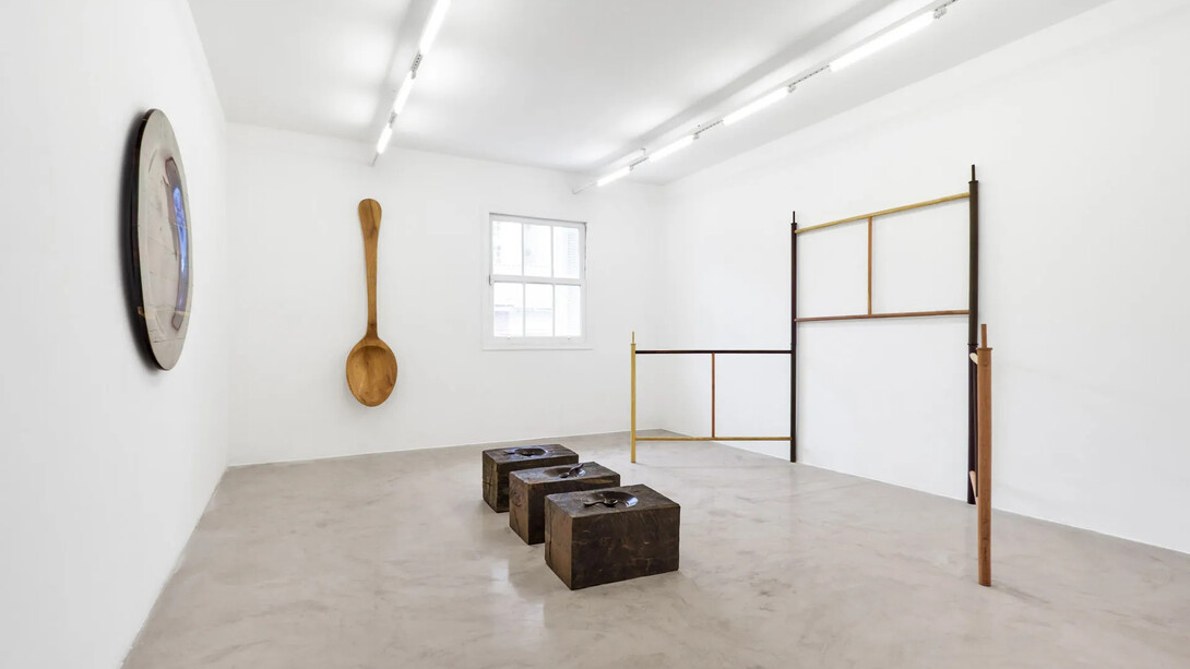 José Bento, Mão amiga [Helping hand], exhibition view. Courtesy of A Gentil Carioca