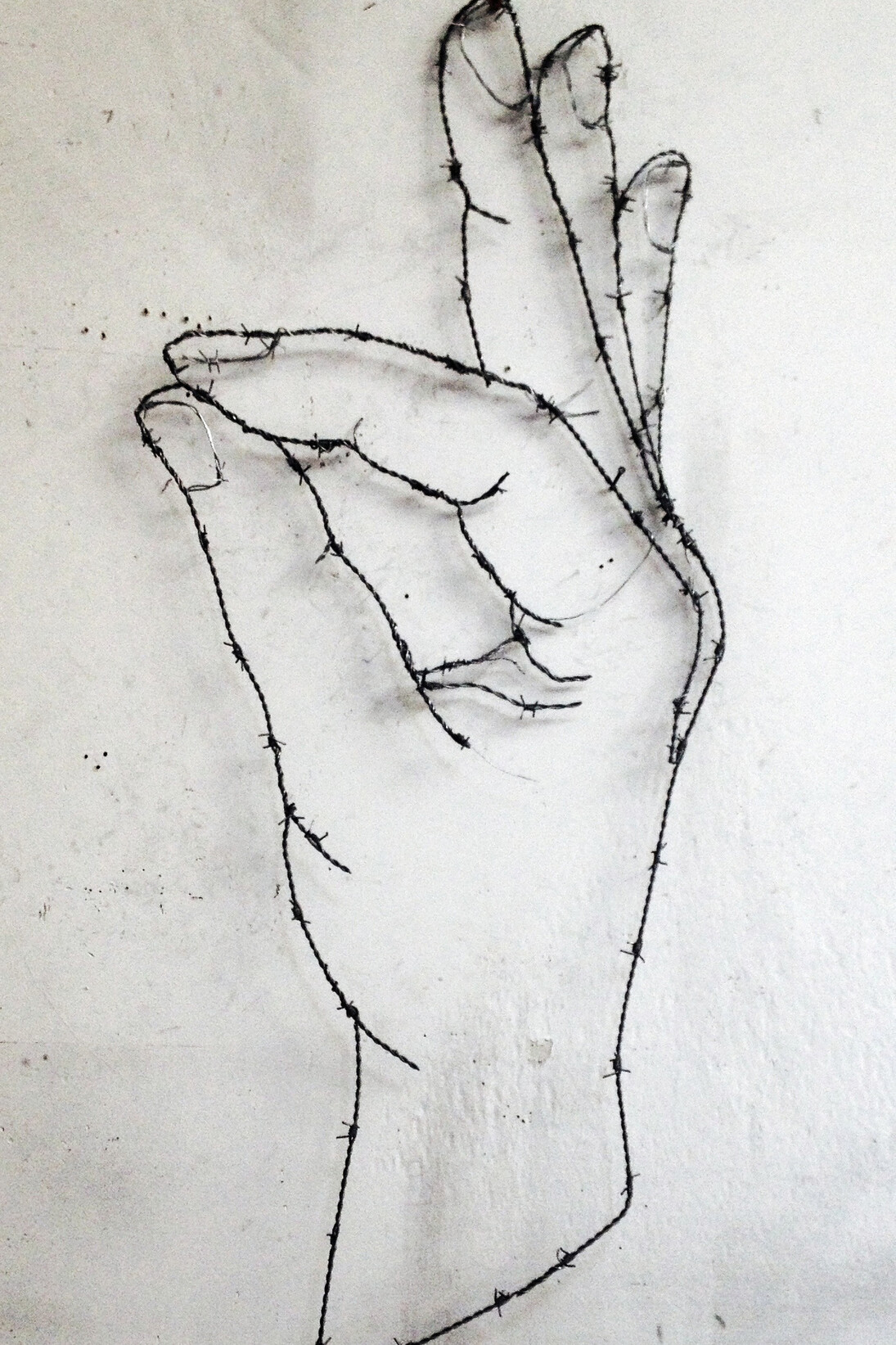 Yazid Oulab, Main, Barbed wire, 120 x 50 cm