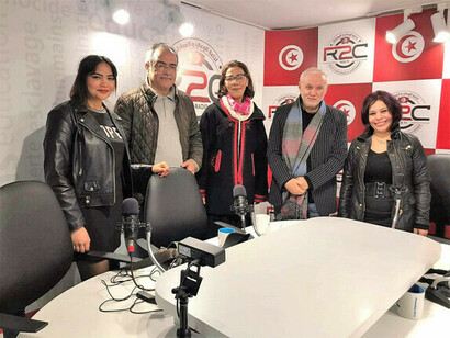 Hend Ben Haj Ali entrevistada en la radio R2C