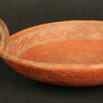 Plato bícromo

Materiales: Cerámica

Horizonte Inka. Período Tardío 1470 - 1532 d.C.

Medidas: 65 mm de alto