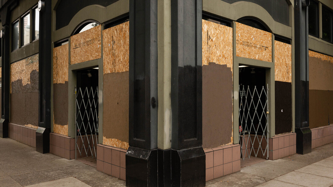 Carrie Mae Weems, Painting the town #1 (detail), 2021, pigment print 57-7/8 x 86-3/4 inches (image, sheet & mount). © Carrie Mae Weems. Courtesy of the artist and Gladstone Gallery, New York, Fraenkel Gallery, San Francisco, and Galerie Barbara Thumm, Berlin