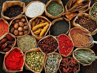 Il cibo Sattvico contiene tutti e sei i sapori: dolce, salato, pungente, astringente, amaro, aspro