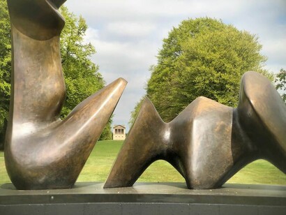 Henry Moore, Due opere, Figura reclinata, 1984