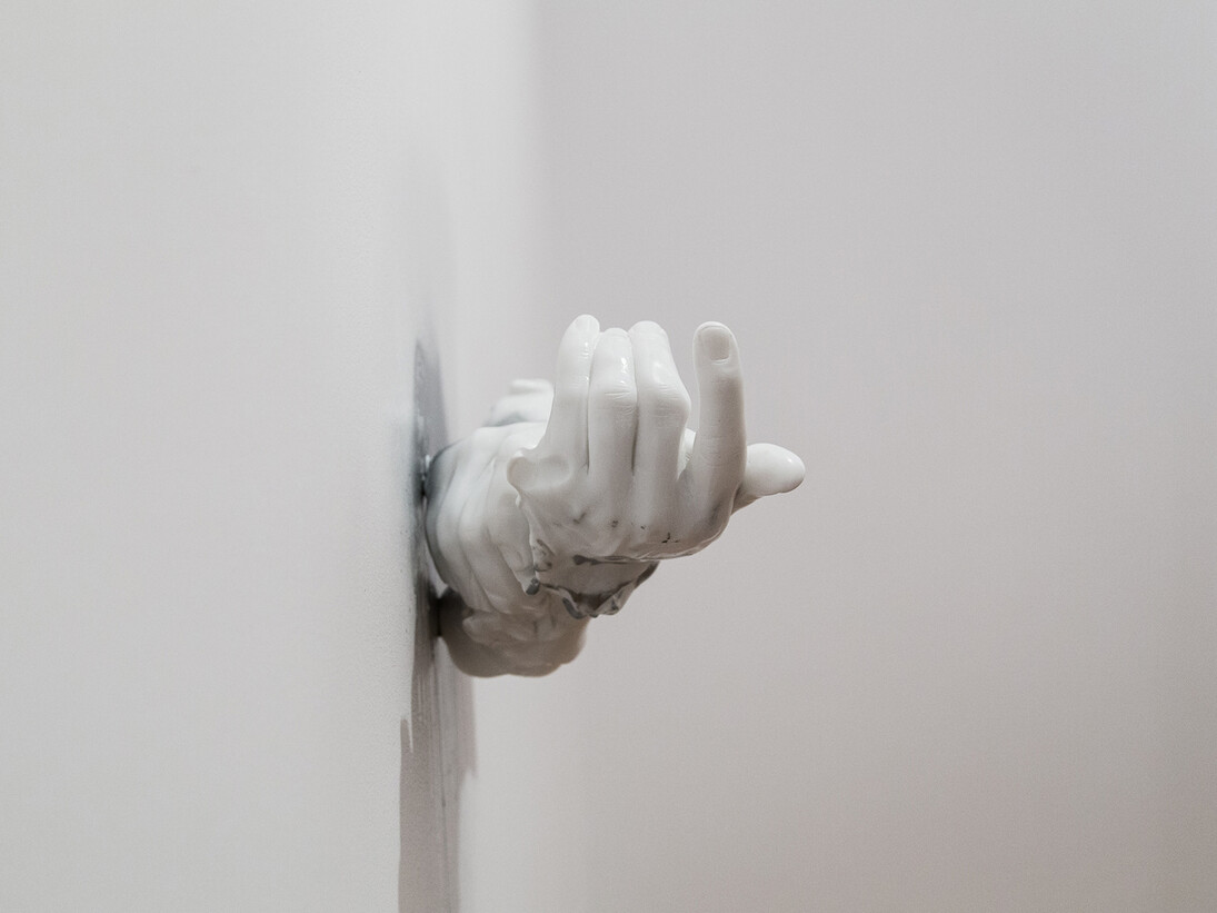Douglas Gordon, Exhibit G, 2016, Carrara marble, 12 3/16 x 4 3/4 x 4 5/16 inches, 31 x 12 x 11 cm  © Studio lost but found / VG Bild-Kunst, Bonn 2017. Photo by Silia Psychi
