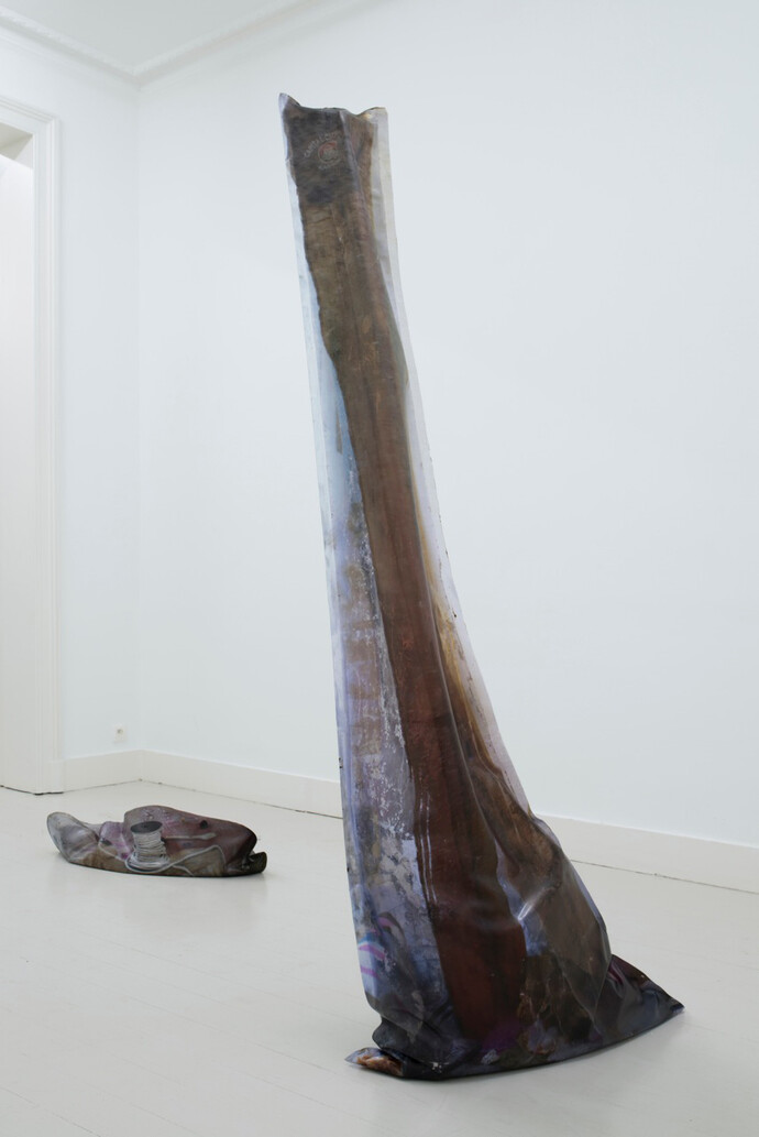 Emmanuelle Lainé, 2015. exhibition view, MOT International, Brussels. Courtesy of the artist and MOT International London and Brussels