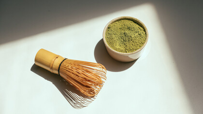 La versatilidad del matcha va más allá de la simple taza caliente. Se ha convertido en una tendencia que incluso los principales chefs han incorporado a sus propuestas gastronómicas