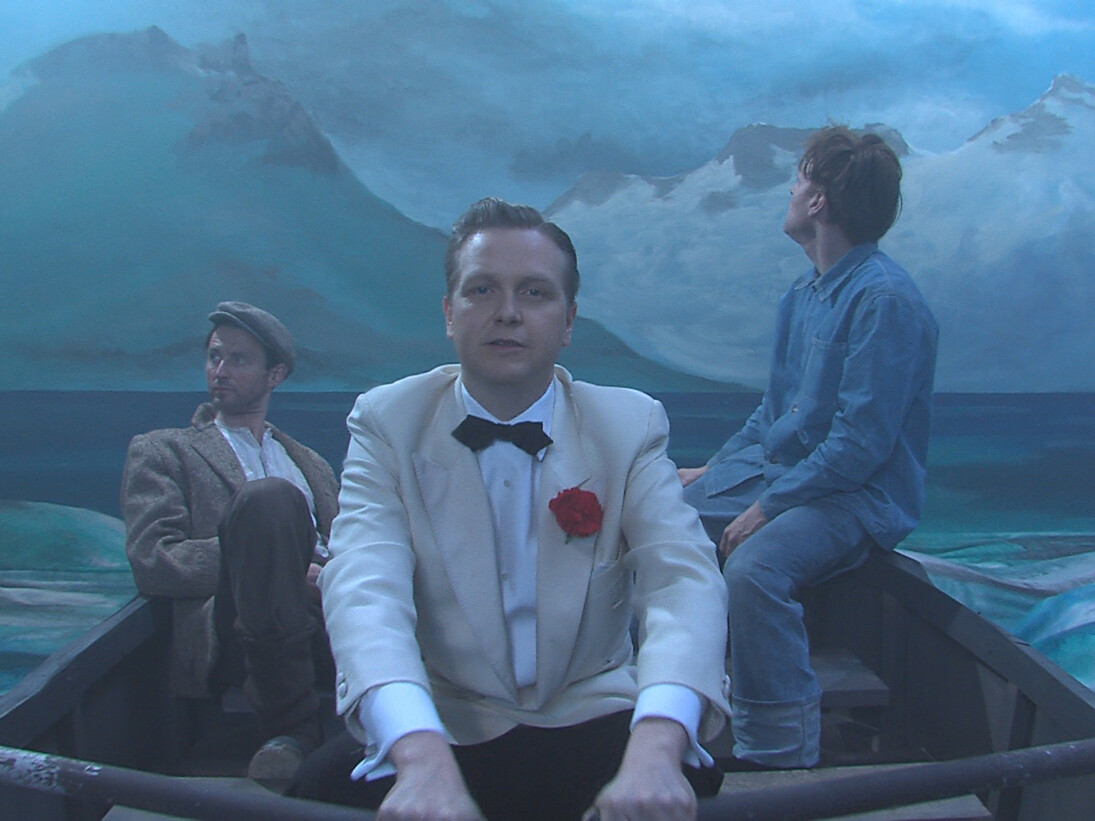 Ragnar Kjartansson, World Light, 2015. Still. Recorded at a perfomance commissioned by Thyssen-Bornemisza Art Contemporary (Vienna). Courtesy of the artist, Luhring Augustine (New York) & i8 Gallery (Reykjavik)