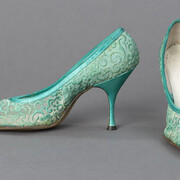 Bibis, cloches et escarpins. Courtesy of Musée de la civilisation