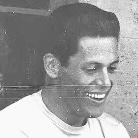 Jacques Monod, son seul ouvrage non scientifique, publié en 1971 et intitulé : « Le Hasard et la Nécessité. Essai sur la philosophie naturelle de la biologie moderne », a rencontré un large écho auprès du grand public